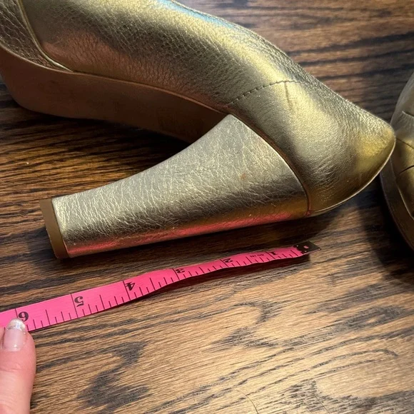 Dolce & Gabbana Metallic Gold High Heel Pumps with Buckle Detail. Size 40 - Picture 3 of 10